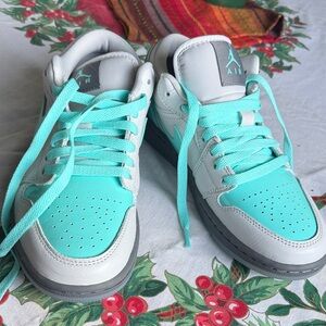 Nike Jordan Low SE teal and Gray